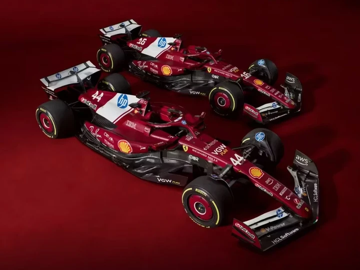 Svelata la Ferrari SF-25: nuova livrea, nuovo motore, stessa fame di vittoria