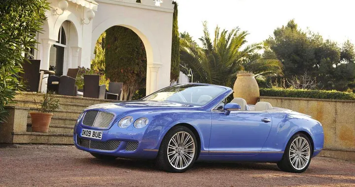 Compra due Bentley con assegno falso da 500mila dollari