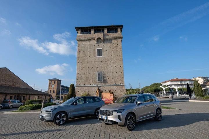 Volvo EX90 e XC90: ibrido plug-in ed elettrico per i SUV premium svedesi