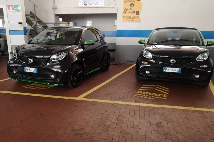 Smart, ready to charge: l'auto elettrica si ricarica nel parcheggio