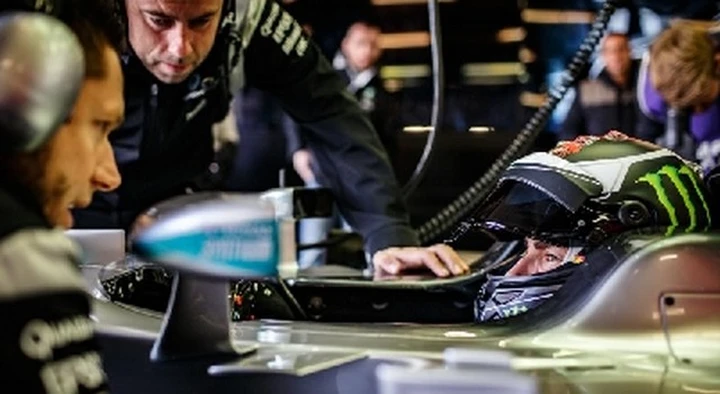 Formula 1, Jorge Lorenzo prova la Mercedes del 2014