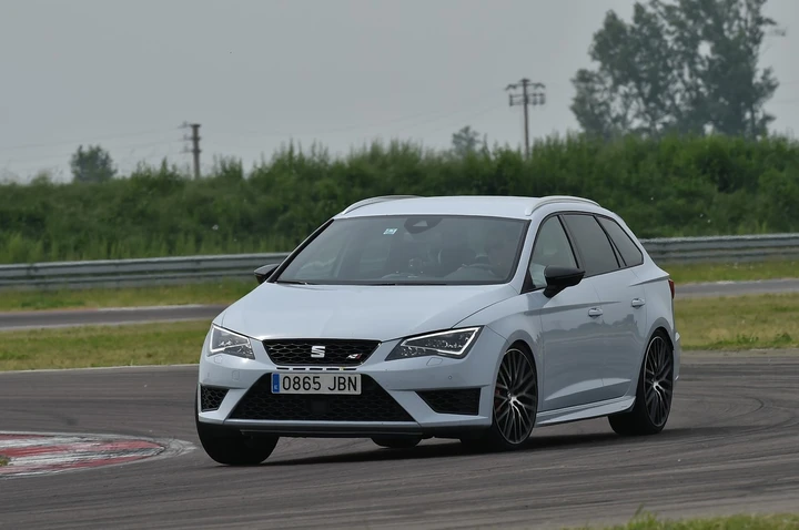 Seat Leon ST Cupra 2015, test drive in pista