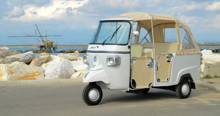 Piaggio presenta la nuova Ape Calessino 200 HL