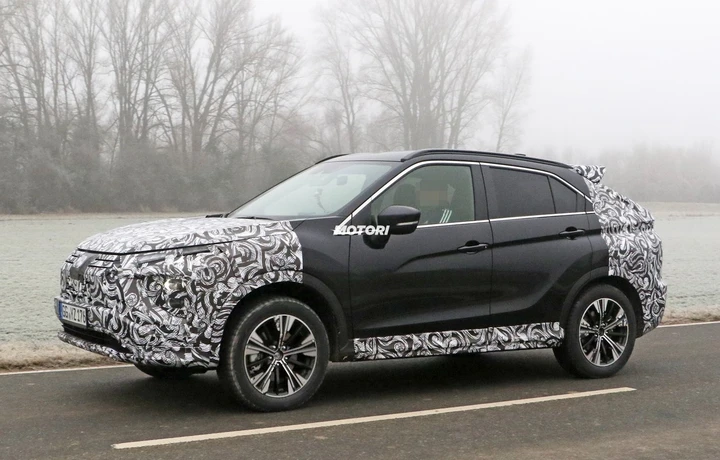 Mitsubishi Eclipse Cross, foto spia del restyling
