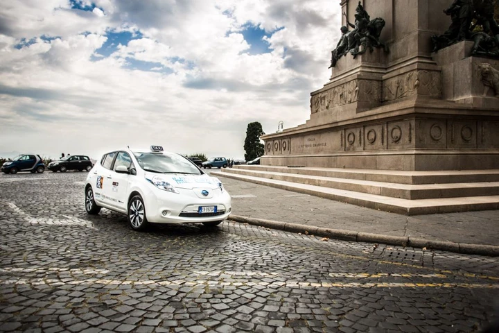 Nissan Leaf taxi a Roma