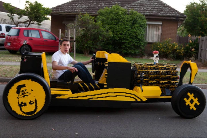 La prima auto funzionante costruita coi Lego