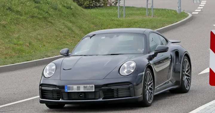 Nuova Porsche 911 Turbo: le foto spia senza veli