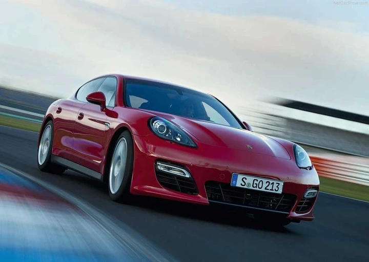 Nuova Porsche Panamera GTS