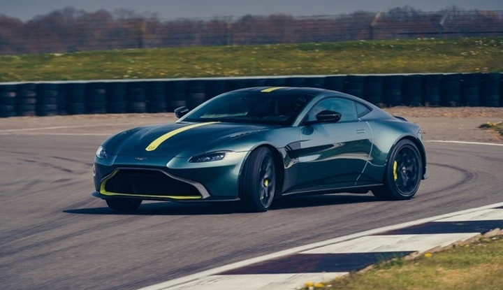 Aston Martin Vantage AMR 2019: ecco la versione a cambio manuale