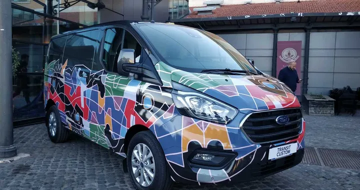 Ford: il Transit Custom diventa un’opera d’arte per il SyArt Sorrento Festival