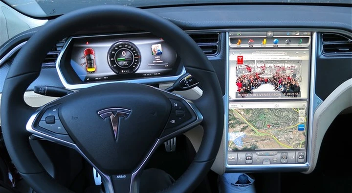 Primo incidente mortale per una Tesla in modalità guida atutomatica