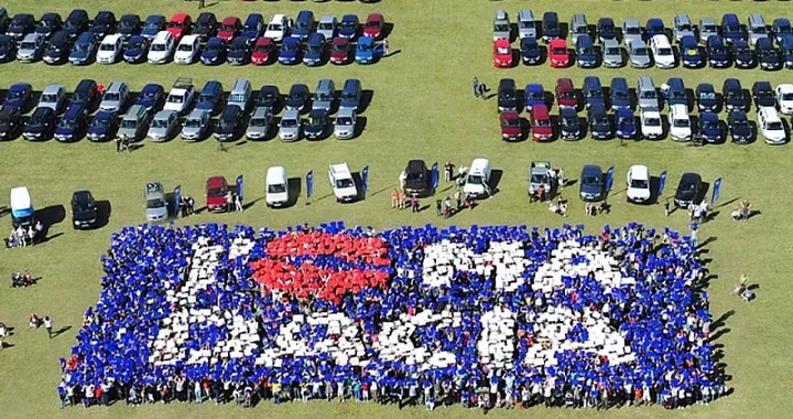 Dacia: a Parigi il picnic annuale 2014