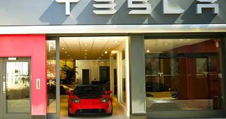 Tesla: aperto a Londra il primo punto vendita
