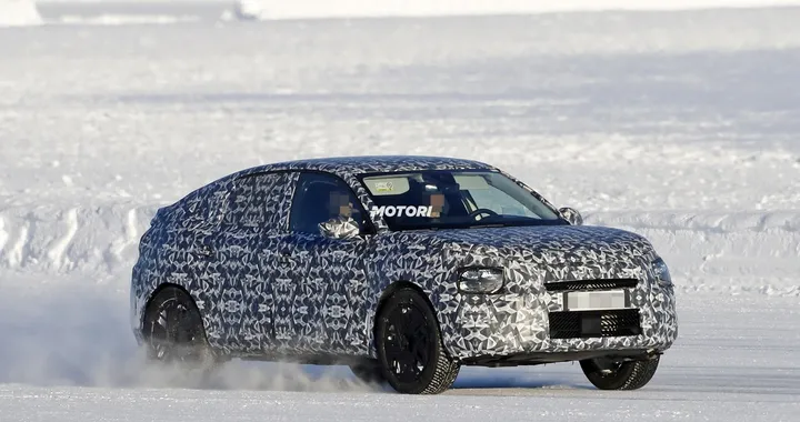 Nuova Citroen C4: le foto spia sulla neve