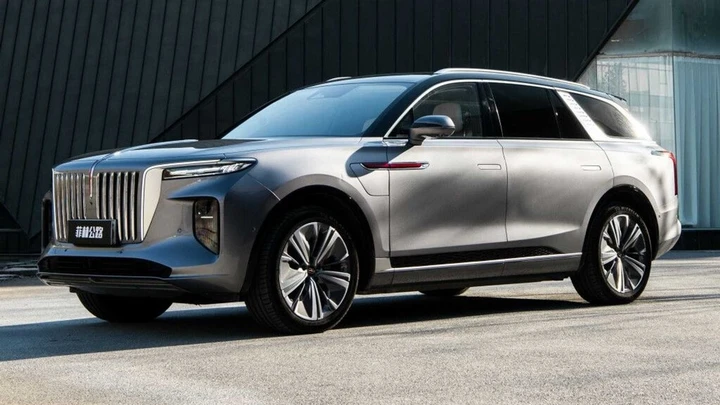 Hongqi E-HS9: le immagini