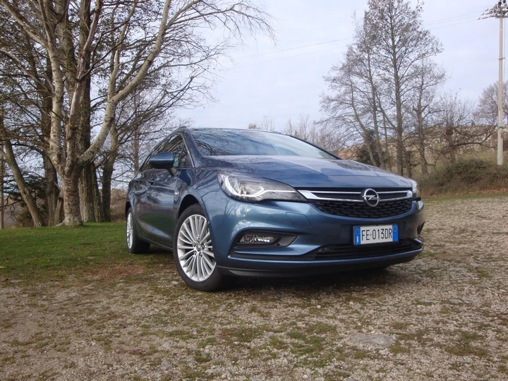 Opel Astra Sports Tourer 1.6 Biturbo CDTi: la prova su strada