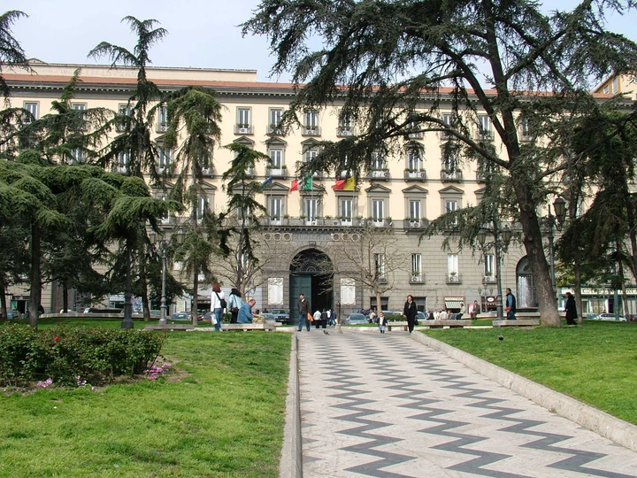 Napoli: auto blu sprovviste di assicurazione