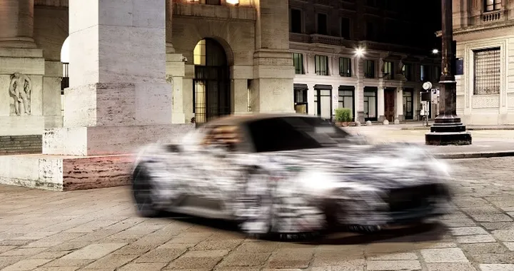 Maserati MC20: nuovi test su strada a Milano