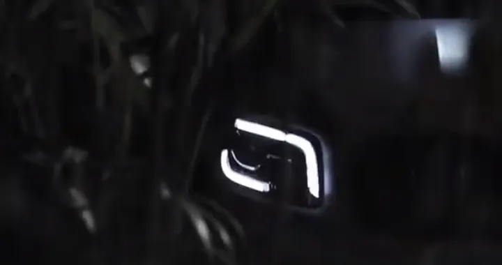 Mercedes-Benz GLB: anticipata da un misterioso teaser