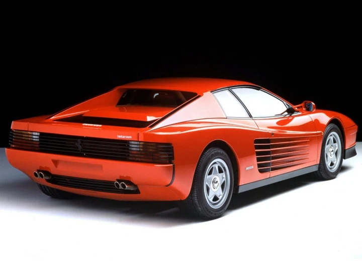 Omaggio alle Ferrari Testarossa e 328 GTS: icone degli anni '80 [VIDEO]