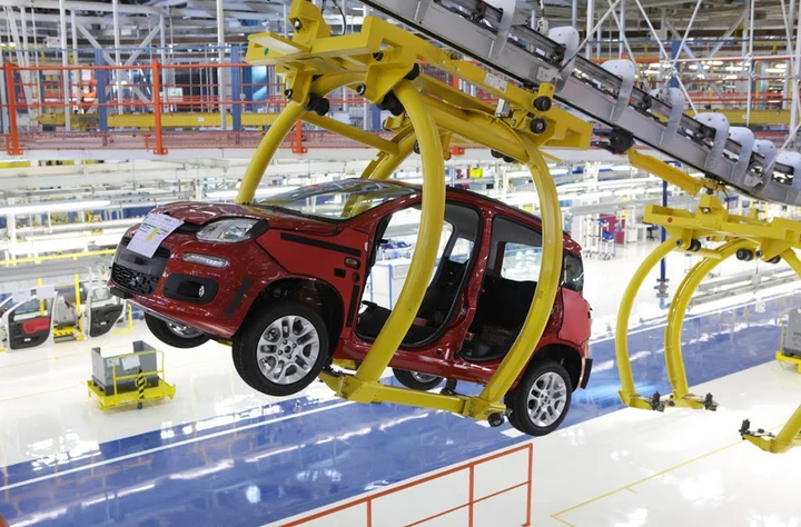Mercato auto a dicembre: leggero calo del 3,2%, ma il 2017 cresce del 7,9%
