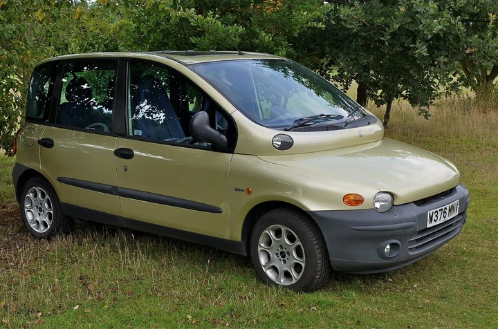 Auto anni 90: le dieci più brutte