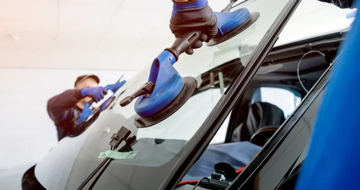 Sostituzione parabrezza auto: costi e consigli per risparmiare