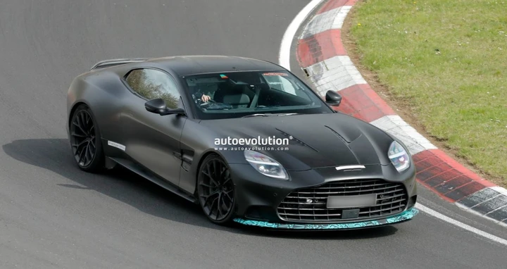 Aston Martin Vanquish S 2027: V12 e aerodinamica più estrema