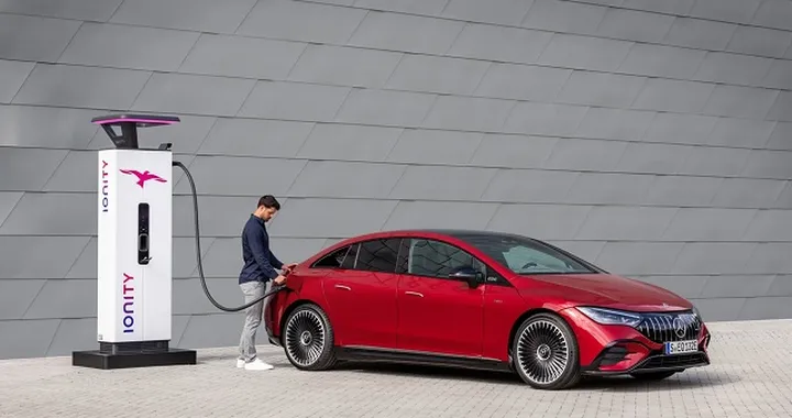 Mercedes-AMG EQE: nuove versioni elettriche high performance