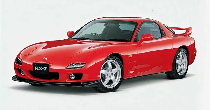 Mazda RX-7, una sportiva fuori dal coro