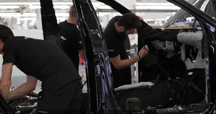 Lamborghini Urus: il SUV anticipato in due video