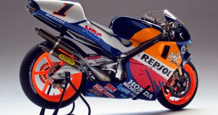Honda NSR 500: rinasce la moto di Mick Doohan in formato 1:12