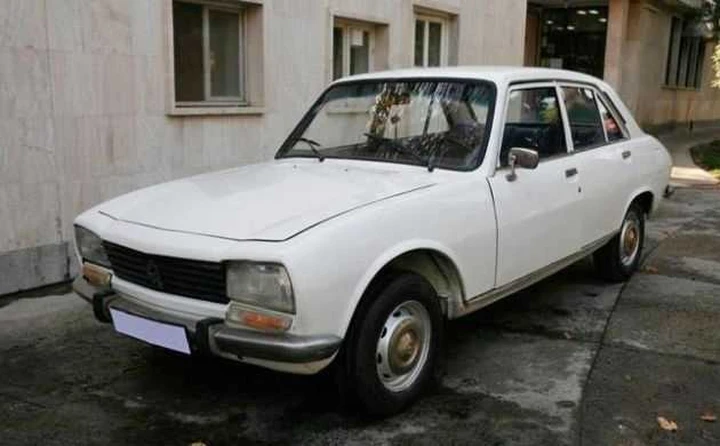 Un milione per la Peugeot 504 di Ahmadinejad