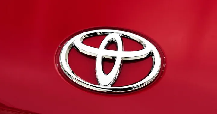 Toyota utilizza l’elettricità statica per ridurre le emissioni nelle fasi di verniciatura