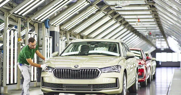 Skoda Superb 2024: parte la produzione a Bratislava