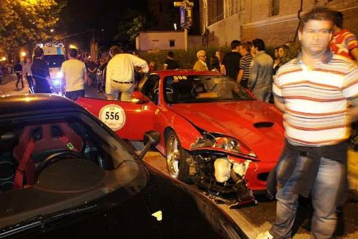 Mille Miglia: incidente tra Ferrari, ferite due ragazze