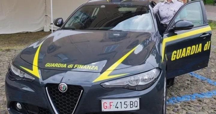 Frode fiscale, coinvolte 22 concessionarie di auto di lusso