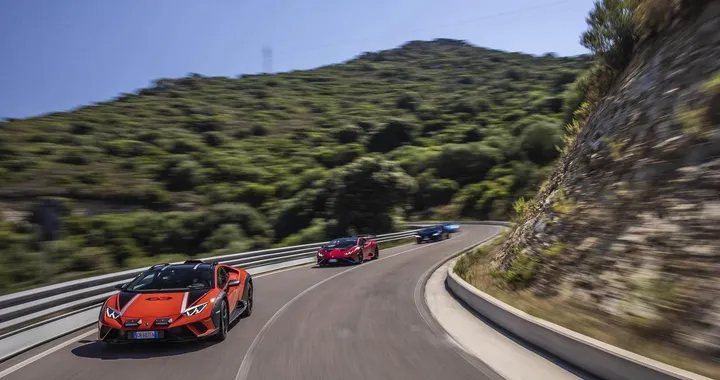 Lamborghini Huracan: il brand celebra la sua iconica supercar V10 [FOTO]