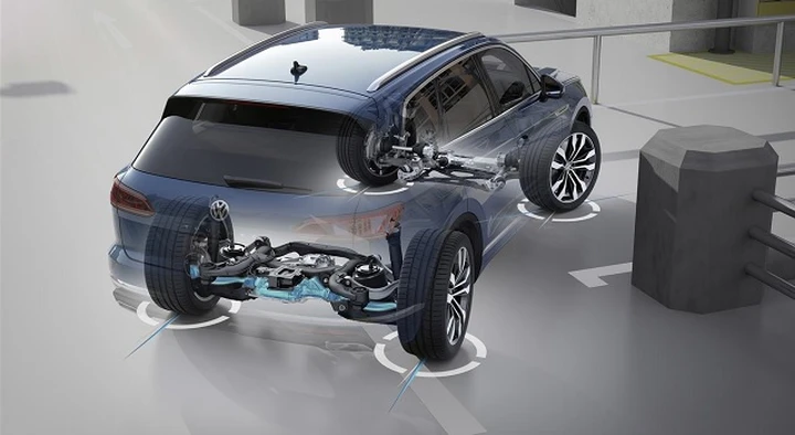 Volkswagen Touareg: debutta il sistema a quattro ruote sterzanti adattivo