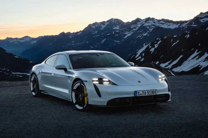 Porsche Taycan 2021: immagini ufficiali