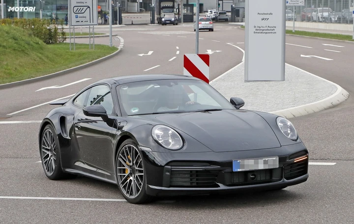 Porsche 911 Turbo 992: le foto spia