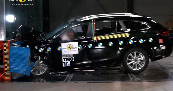 Euro Ncap 2013: Lexus, Mazda e Toyota a 5 stelle