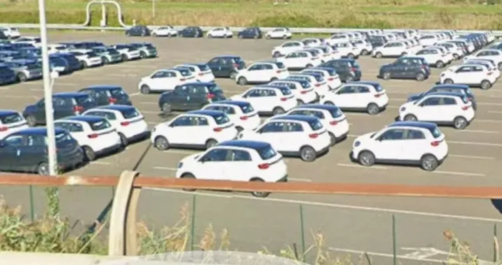 Boom Leapmotor T03 in Italia: il porto di Livorno 