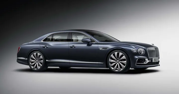 Nuova Bentley Flying Spur, sportività e lusso al top