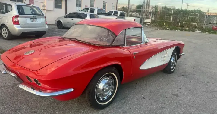 Questa leggenda americana è all'asta su eBay a partire da 1$: Chevrolet Corvette da urlo
