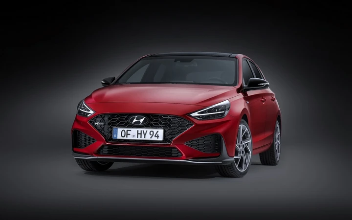Nuova Hyundai i30 2020: il restyling porta l'ibrido leggero