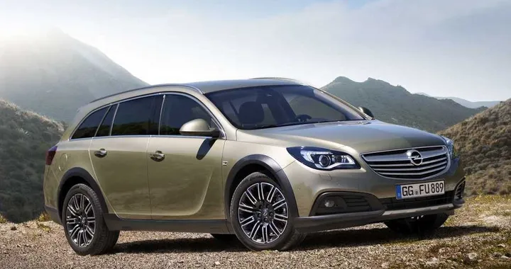 Opel Insignia 2014 e Insignia Country Tourer: i prezzi