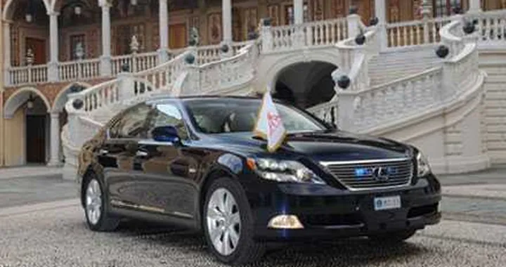 Una Lexus LS 600h per il principe Alberto di Monaco