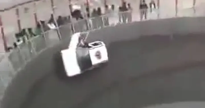India: le auto sfidano la forza di gravità