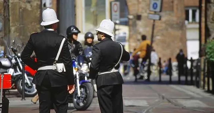 Assicurazioni false e contrassegni fai da te